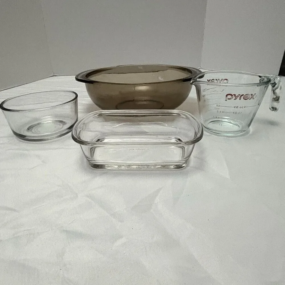 Pyrex Lot Of 4 Pieces Pyrex Measuring Cup, Round Bowl, Square Bowl,large bowl